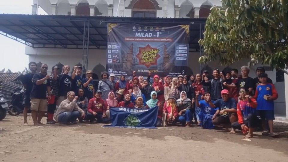 Gerakan Resik Resik Masjid Mojokerto melakukan giat bersih bersih masjid di Masjid BA'ABUD ~ Milad MJK
